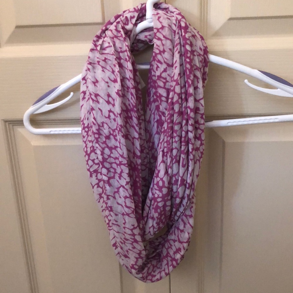 Gap infinity scarf